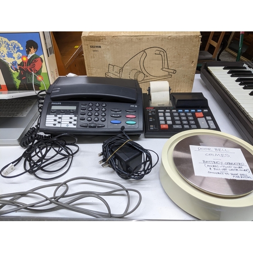 394 - A mixed lot of electric and battery-operated appliances, and other items to include a Bontempi elect... 