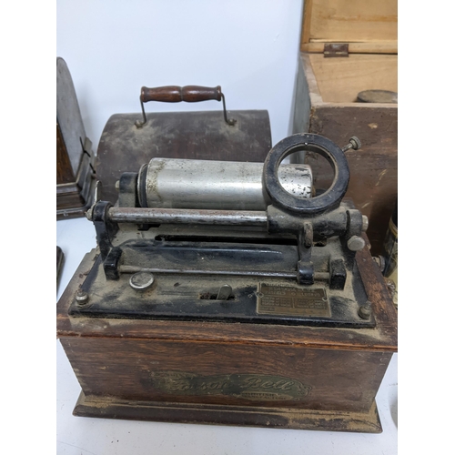 400 - A Thomas Edison Little Gem phonograph, and an Edison Bell phonograph, both in wooden cases, along wi... 