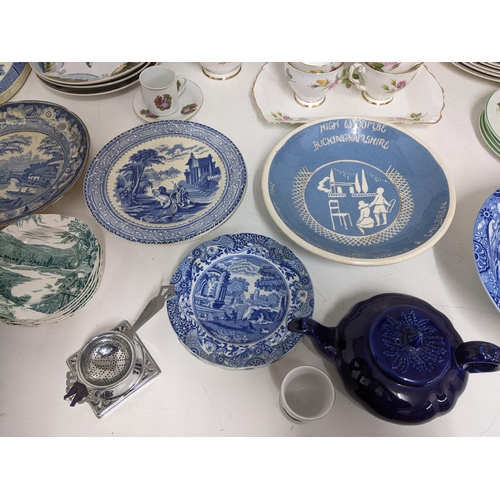 416 - Mixed table ceramics to include Copeland Spode Italian pattern serving plate, bowl and side plates, ... 