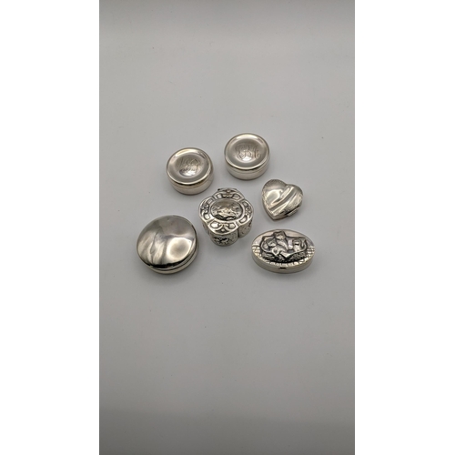 89 - A group of silver and sterling silver trinket boxes, total weight 134.3g Location: CAB2