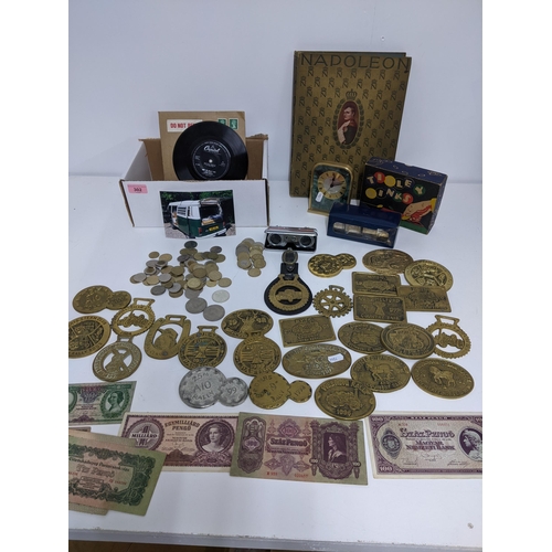 302 - A mixed lot to include various Hungarian bank notes and coinage, brass steam rally plaques and horse... 