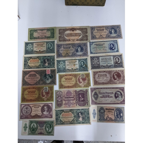 302 - A mixed lot to include various Hungarian bank notes and coinage, brass steam rally plaques and horse... 