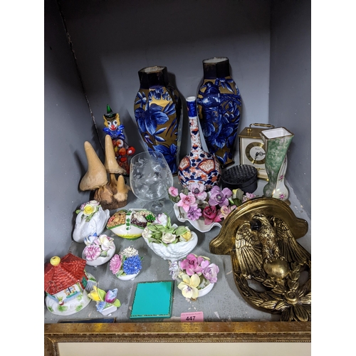 447 - A mixed lot to include a Japanese Imari porcelain vase, flower posy ornaments, glass clown and a sig... 