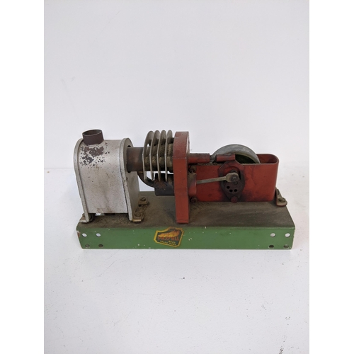 458 - A Passall stationary horizontal hot air engine, circa 1940, made by Freeman and brown, 19cml x 11cmh... 