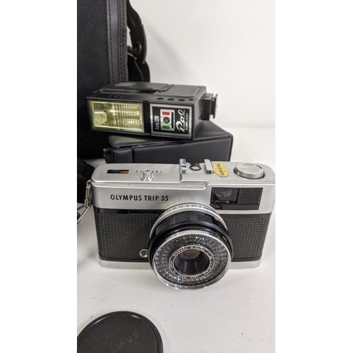 492 - Mixed cameras to include a Nikon F-401, together with an Olympus Trip 35, and other items, along wit... 