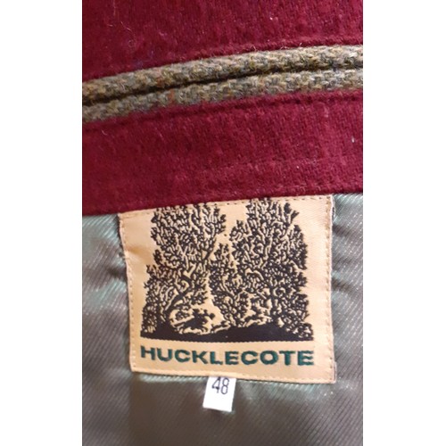 62 - A Hucklecote gents green tweed country pursuit coat having a green felt collar, 2 front deep pockets... 