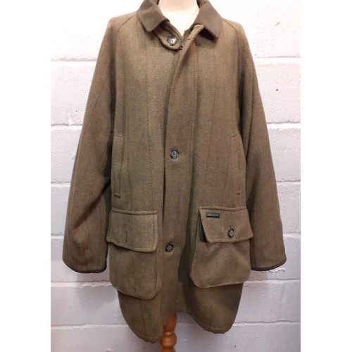 62 - A Hucklecote gents green tweed country pursuit coat having a green felt collar, 2 front deep pockets... 