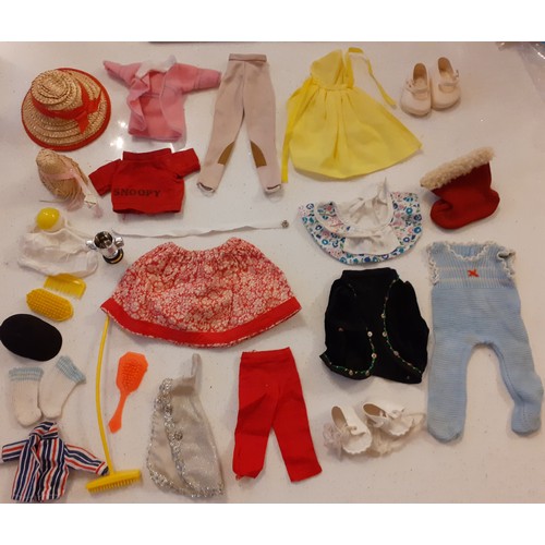 85 - A quantity of vintage dolls clothing to include Sindy horse riding clothing, horse blanket and acces... 