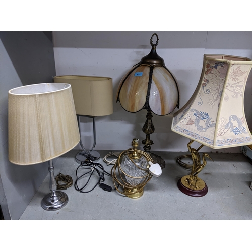 475 - Vintage and modern lighting to include an Art Deco chrome table lamp, with later shade, a brass lamp... 