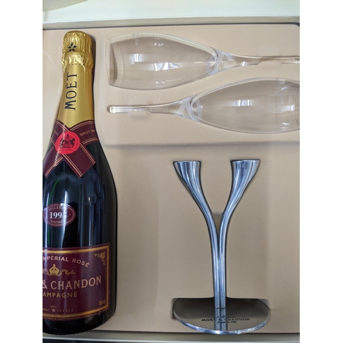 81 - A boxed bottle of Moet & Chandon 1995 vintage together with 2 glasses with stand in presentation cas... 