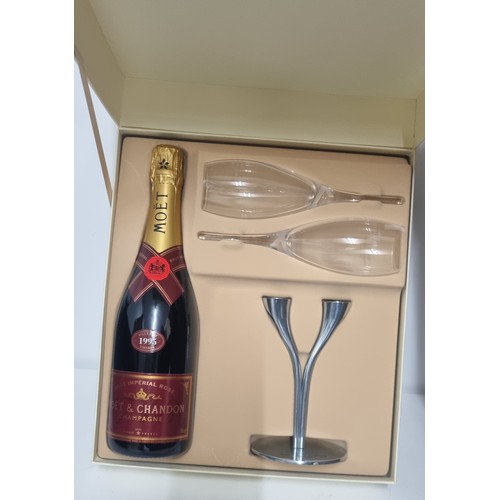 81 - A boxed bottle of Moet & Chandon 1995 vintage together with 2 glasses with stand in presentation cas... 