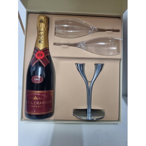 81 - A boxed bottle of Moet & Chandon 1995 vintage together with 2 glasses with stand in presentation cas... 