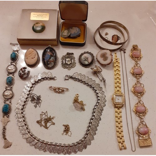 98 - A quantity of vintage costume jewellery, mainly silver and white metal items to include a Pauline Cl... 