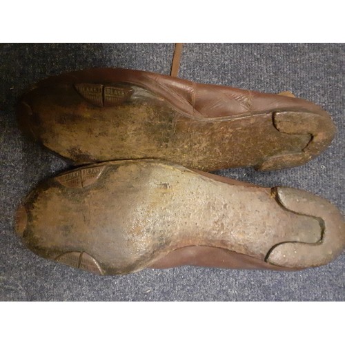 112 - A mixed lot comprising a pair of vintage gents brown leather dance shoes with Blakey shoe protectors... 