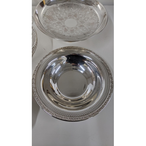 30 - Mixed silver plated items to include a pedestal dish having a decorative engraved design and a silve... 