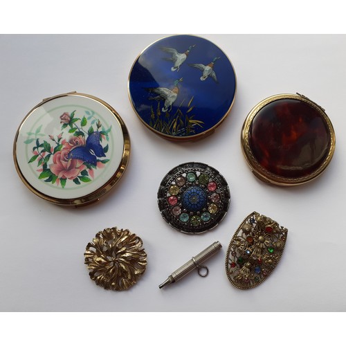 122 - Three vintage compacts to include Stratton and Rigu together with 2 decorative gold tone clips and a... 