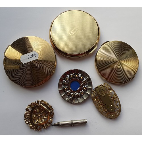 122 - Three vintage compacts to include Stratton and Rigu together with 2 decorative gold tone clips and a... 