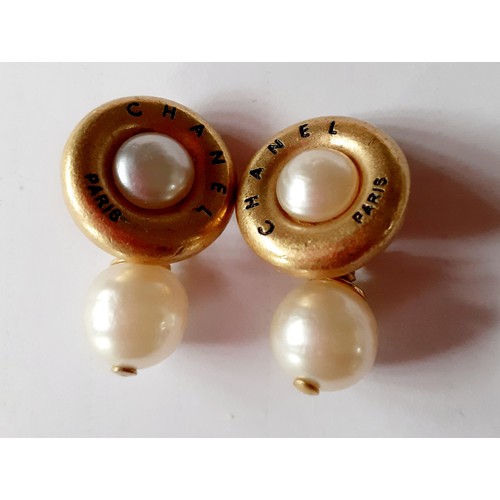 3A - Chanel- A pair of 1994 Autumn Collection gold tone and pearl cufflinks, stamped Chanel 94 P Made In ... 