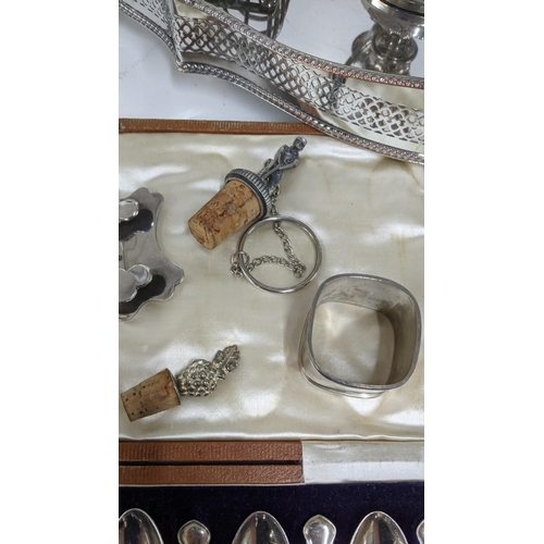 303 - Mixed silver plated items to include boxed sets of cutlery with a set of twelve teaspoons and sugar ... 