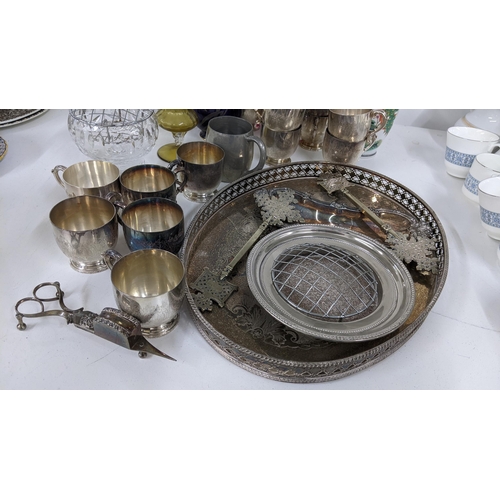 399 - A mixed lot to include a pierced silver plated tray, two Ethiopian hand crosses, Chinese vase and ot... 