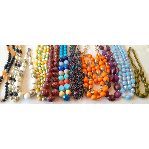 217 - A quantity of modern costume jewellery, mainly bead necklaces and vintage brooches to include a blac... 