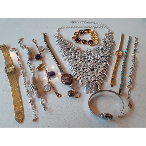 217 - A quantity of modern costume jewellery, mainly bead necklaces and vintage brooches to include a blac... 