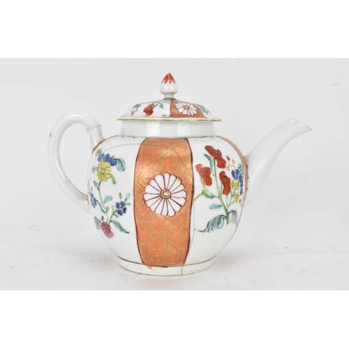 129 - Two 18th century Worcester porcelain teapots to include one in the Scarlet Japan pattern, circa 1765... 