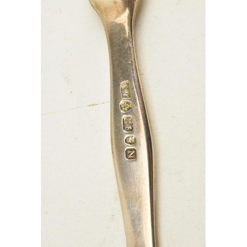 237 - A George IV silver double ended marrow scoop, engraved with family crest, hallmarked Newcastle 1827,... 