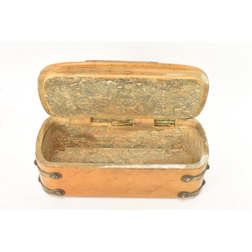 249 - Three snuff boxes to include an early 19th century French pressed horn circular snuff box, the lid d... 