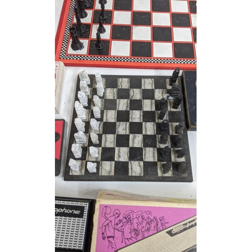 425 - A mixed lot to include a small marble chess board (three pieces missing), Dominoes, a Stylophone poc... 