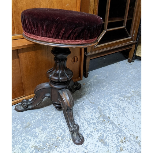 470 - An Edwardian inlaid mahogany display cabinet with extended mirrored back with single shelf, glazed d... 