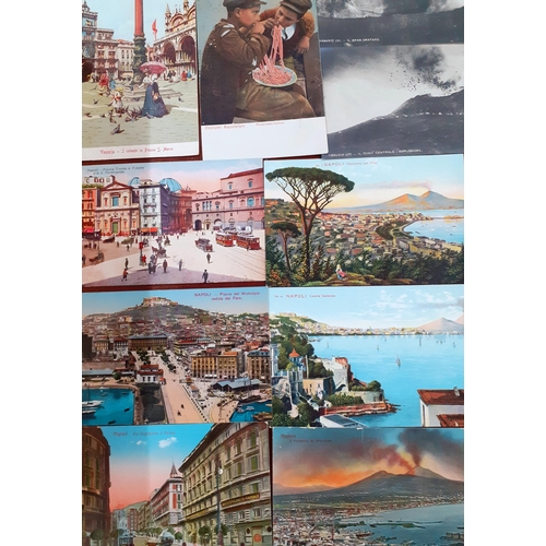 429 - A quantity of early to mid 20th worldwide picture postcards collections, together with worldwide tou... 