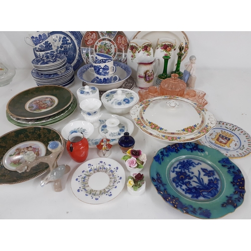 431 - A quantity of 20th Century ceramics to include Churchill blue and white dinner plates, a pair of Roy... 