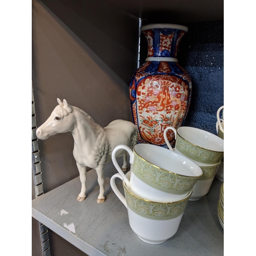 236 - A mixed lot of china to include a part Wedgwood tea set Sonnet pattern, a Beswick model of a horse, ... 