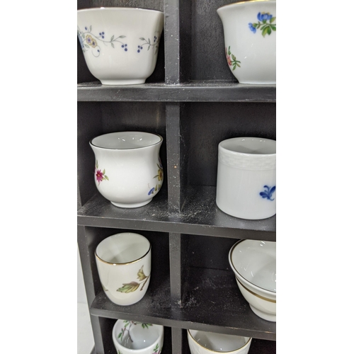 493 - Mixed ceramics to include a Hammersley part tea vice, together with a collection of mixed sake cups ... 