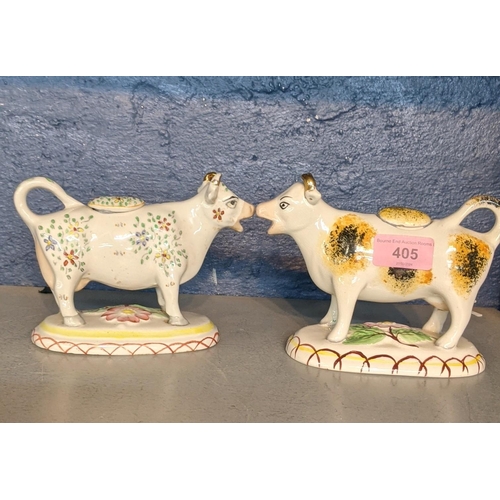 405 - A late 19th/early 20th century Staffordshire cow creamer together with a late 20th century creamer
L... 