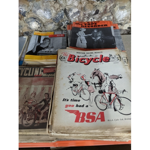 66 - A selection of vintage magazines on photography, gardening and cycling from 1940s, 50s, 60s to inclu... 