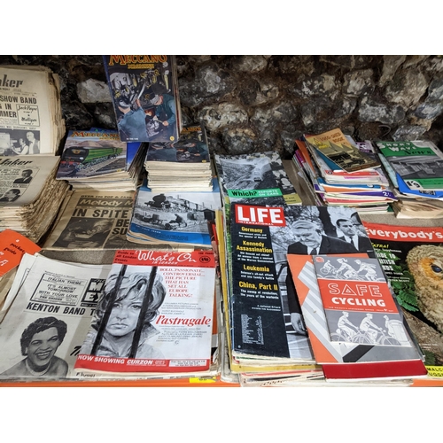 88 - A collection of magazines and periodicals to include those on music, trains, nature, photographic an... 