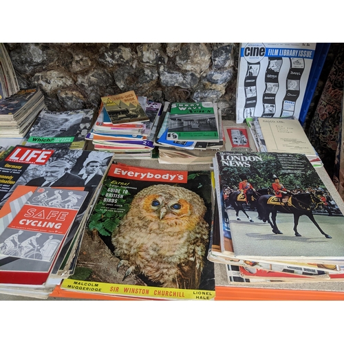 88 - A collection of magazines and periodicals to include those on music, trains, nature, photographic an... 