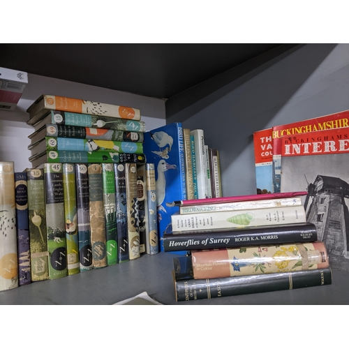 89 - A selection of books on nature, wildlife and the countryside to include The New Naturalist pub. Coll... 