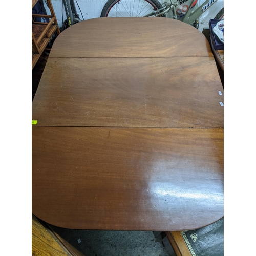 91 - A Victorian mahogany gateleg D-end table on square tapering legs 71cm x 95cm x 49cm (when unextended... 