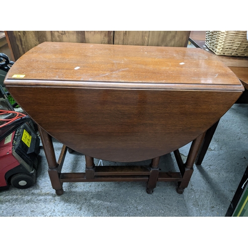 95 - An early 20th century gateleg D-end table on turned legs united by square stretched 74 x 92 x 49 (wh... 