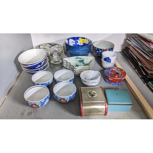 100 - A mixed lot of modern Chinese ceramics to include bowls, plates, dishes, a Hemingray glass insulator... 