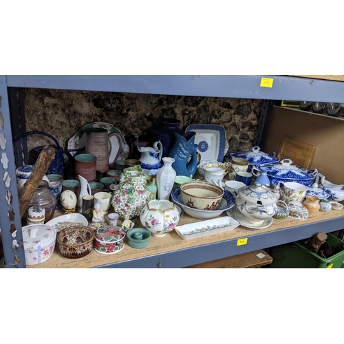 118 - A mixed lot of ceramics, glassware and other items to include Denby mugs and blue glazed vase, Royal... 