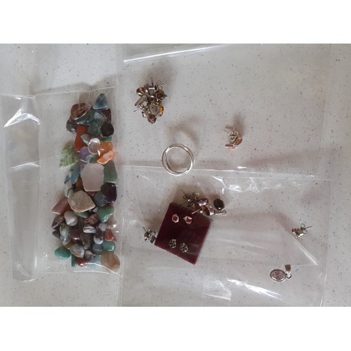 129 - A quantity of mainly modern costume jewellery and semi-precious loose stones to include bead necklac... 