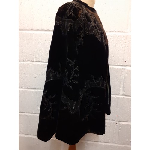 89 - A late 19th Century Madame Garnier et Cie black velvet cape A/F with black beadwork design and pocke... 