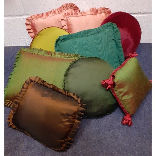 128 - Nine vintage bespoke cushions to include embroidered, silk and beaded examples. Location:A4B