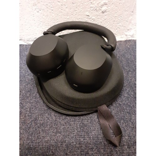 189 - A pair of Sony noise cancelling, wireless headphones WH-1000XM5 having 30 hours battery life optimis... 