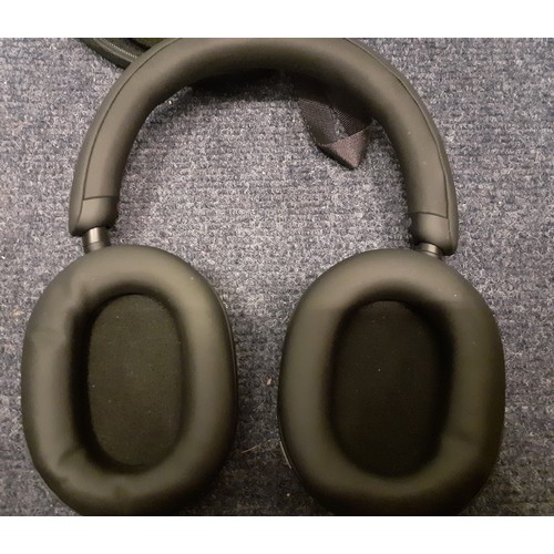 189 - A pair of Sony noise cancelling, wireless headphones WH-1000XM5 having 30 hours battery life optimis... 