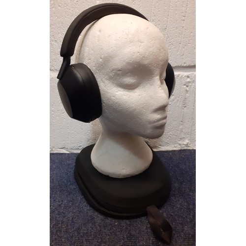 189 - A pair of Sony noise cancelling, wireless headphones WH-1000XM5 having 30 hours battery life optimis... 